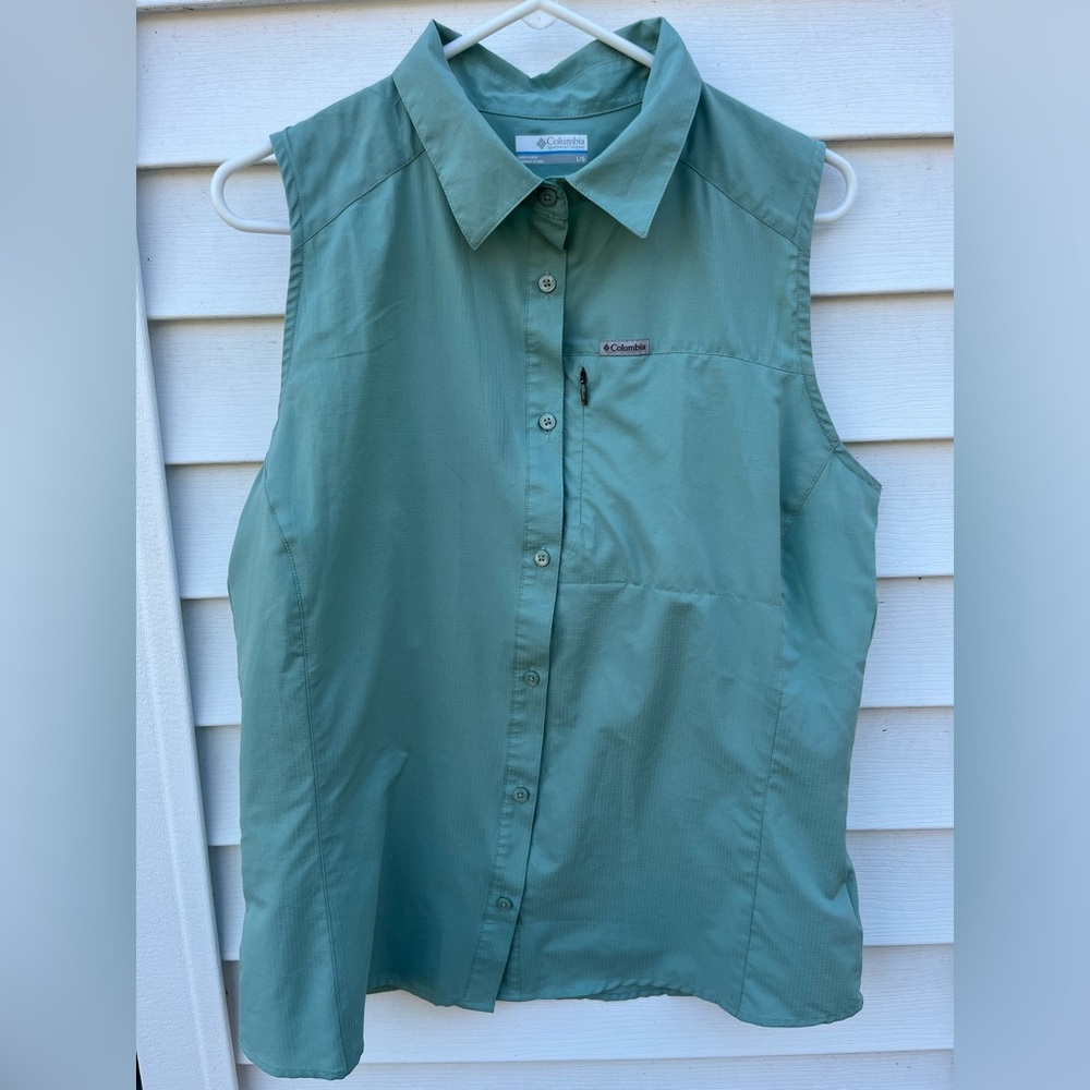 Columbia Women's Button Down Sleeveless Shirt - light Green